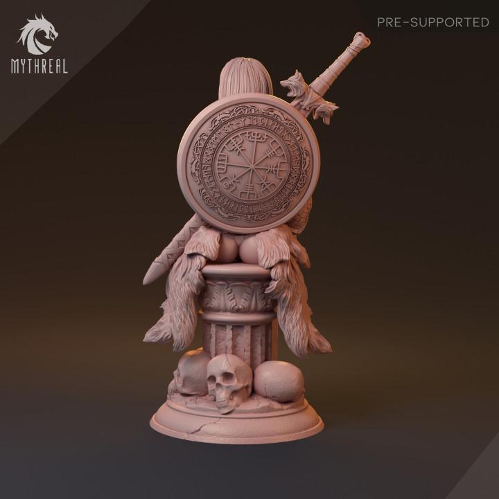 Gaedel, Fierce Lady Knight | Elegant Fantasy Warrior Resin Bust Statue - Plague Miniatures