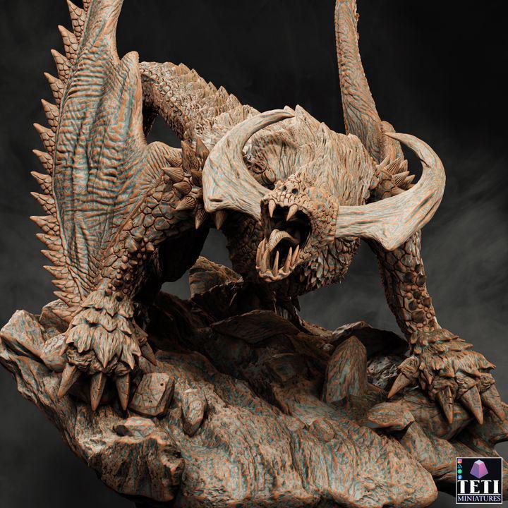 Icemaw, Ice Wyvern Miniature | Large Monstrosity Dragon - Plague Miniatures